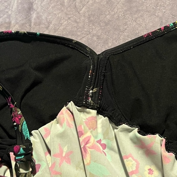 Venice Beach Floral Swim Top Sz 42C - Picture 6 of 7